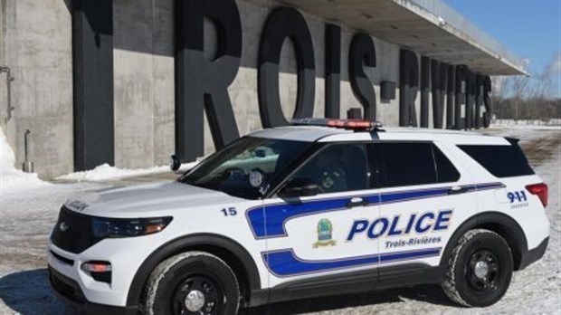 Un voleur de catalyseur coincé sous un véhicule à Trois-Rivières