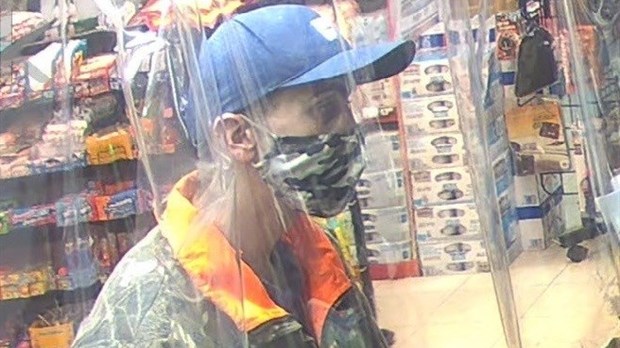 Vol dans un commerce de Shawinigan : la police veut identifier ce suspect