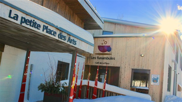 La petite Place des Arts et son café rouverts, après 10 semaines de fermeture