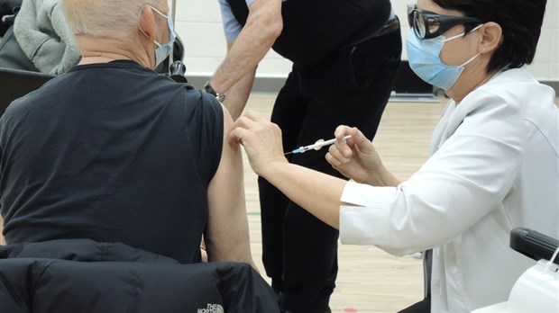 Les enseignants et les parents pourraient être vaccinés plus rapidement