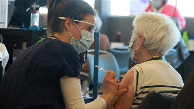 Une seconde dose de vaccin plus tôt pour les personnes à très haut risque