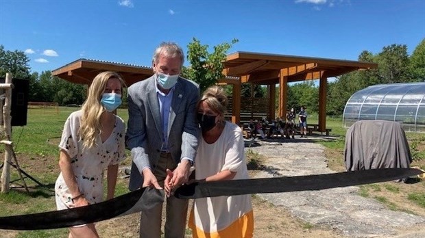 Inauguration de bâtiments agroalimentaires à l'école Louis-de France