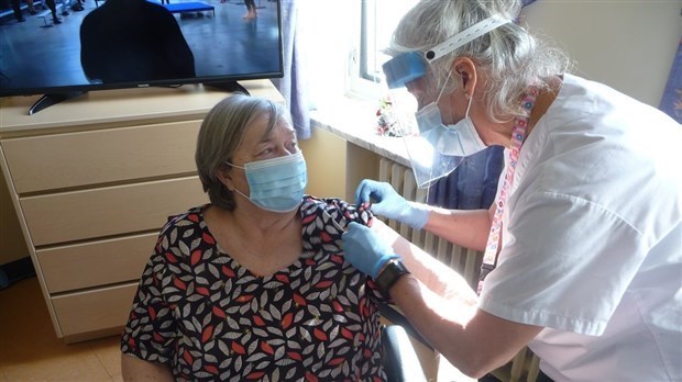 Une 3e dose de vaccin pour les résidents des CHSLD et des autres foyers pour aînés