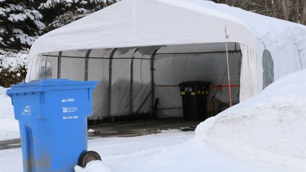 Éloignez votre abri d’auto hivernal de la voie publique, rappelle la Ville de Shawinigan