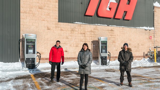 Des nouvelles bornes de recharge rapides au IGA Supermarché Jean XXIII à Trois-Rivières 