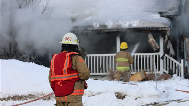 Une résidence détruite par un incendie sur le boulevard des Forges