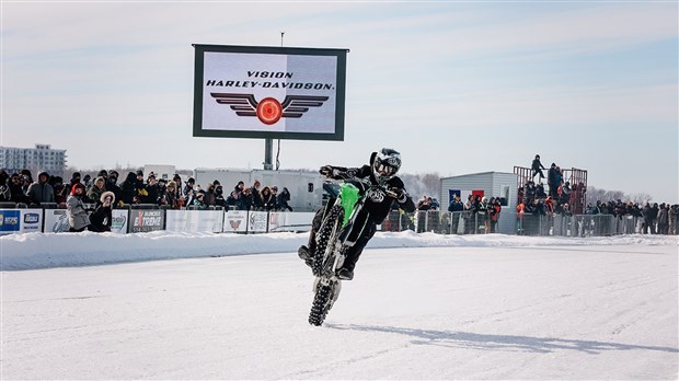 Un succès pour la 3e présentation de la Harley Drag Race on Ice