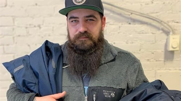 Don de manteaux d’hiver pour les usagers de Point de Rue 