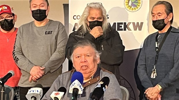  La Tuque poursuit le même objectif que le CAW