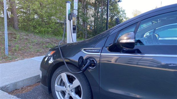L'UQTR installe 20 nouvelles bornes de recharge pour véhicules électriques 