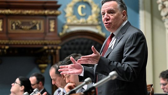 François Legault demande aux enseignants de penser aux enfants et d'arrêter la grève