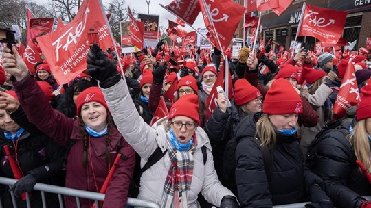 Grève de la FAE: la ministre LeBel attend une réponse à une offre déposée lundi