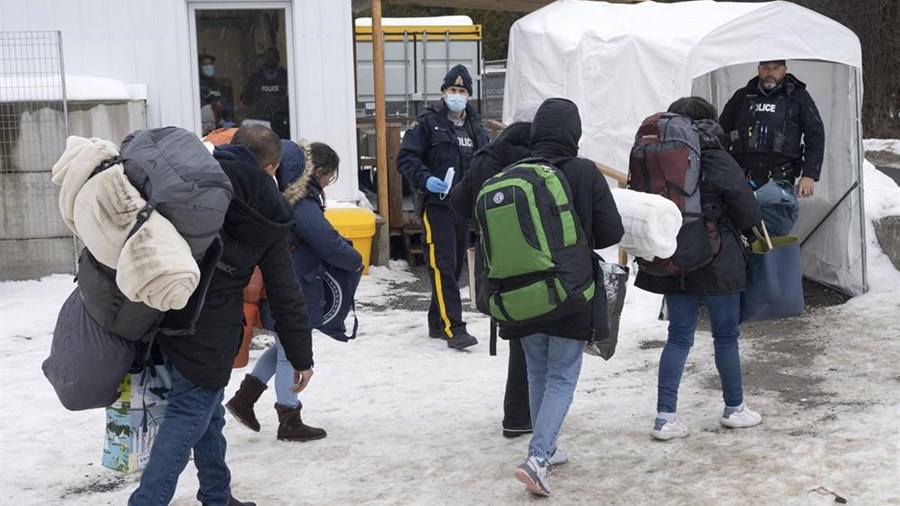 Chemin Roxham: les migrants seront refoulés aux passages irréguliers dès minuit