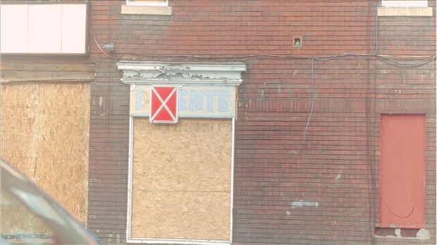 Un panneau X apposé sur certains bâtiments à Shawinigan
