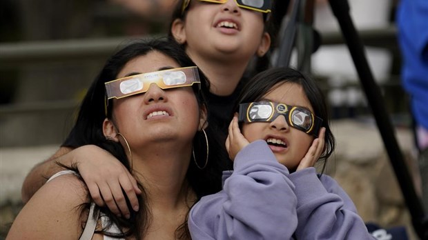 Profiter de l'éclipse solaire du 8 avril sans gâcher sa vue de façon permanente