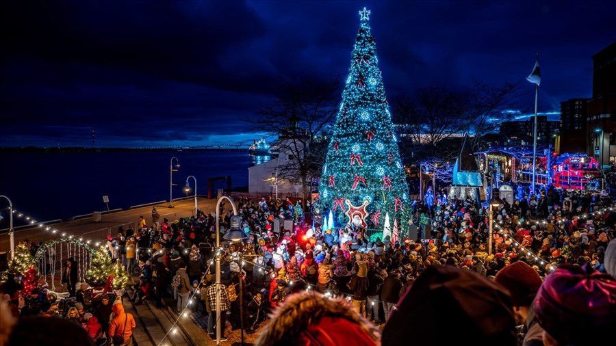Le Train des Fêtes arrive au centre-ville de Trois-Rivières