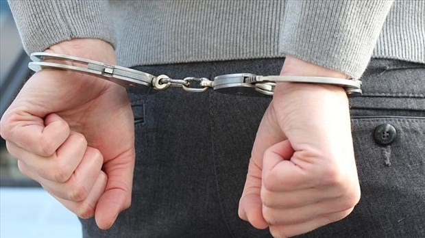 Trois arrestations pour introduction par effraction et voies de fait armé