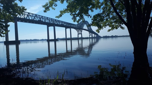 Les 680 panneaux de dalle du pont Laviolette remplacés