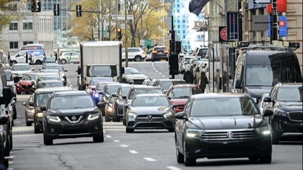 Plus de Canadiens se déplacent pour aller travailler, avec la baisse du télétravail