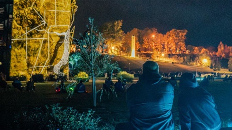 Une projection sur l'histoire et l'identité dans le parc des Papetiers 