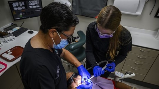 Les soins dentaires s'améliorent, mais les fausses idées sur la «gratuité» persistent