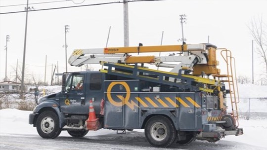 Plus de 70 000 clients d'Hydro-Québec sont sans électricité en raison des forts vents