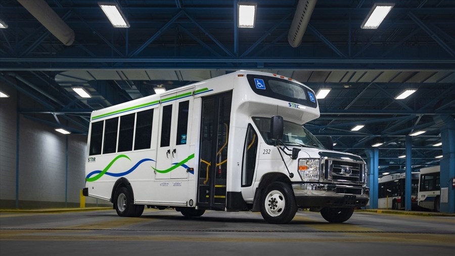 Seize nouveaux minibus pour le transport adapté acquis par le STTR