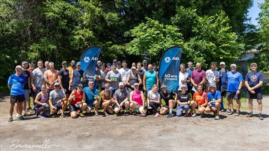 Course de C1: 41 athlètes de canot marathon sur la rivière Bécancour